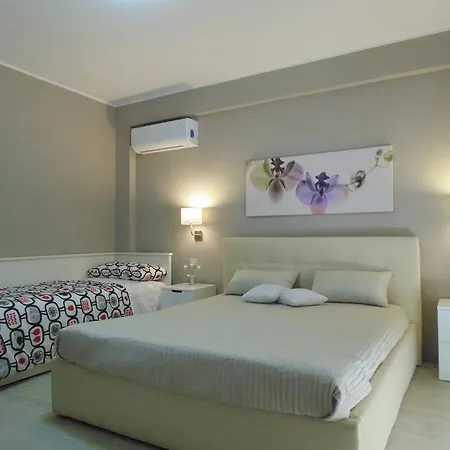 Attico Del Sole B&B 로메타밀리아